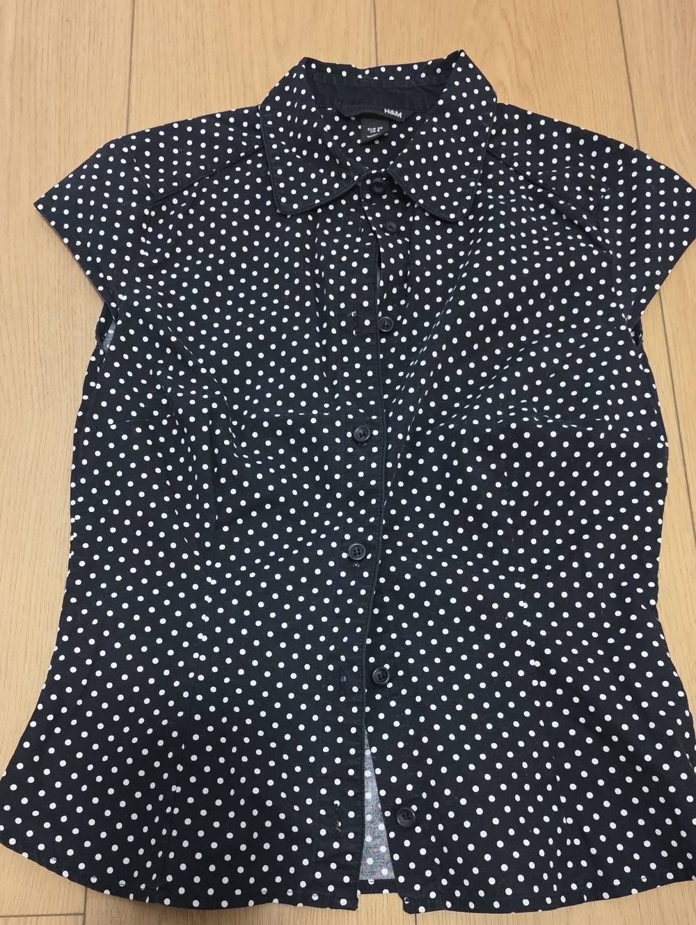 H&M Black and White Polka Dot Cap-Sleeve Shirt Size S/4/EU 36